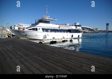 Die Golondrinas, Ausflugsboote, die Stadt aus dem Meer zu sehen. Stockfoto