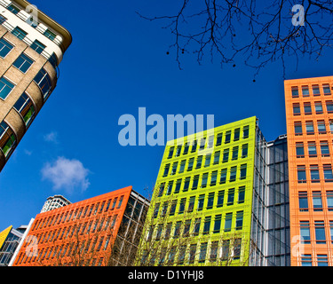 Zentrale St Giles pulsierende lebendige helle gemischte Nutzung Entwicklung von Renzo Piano St Giles High Street London England Europa Stockfoto