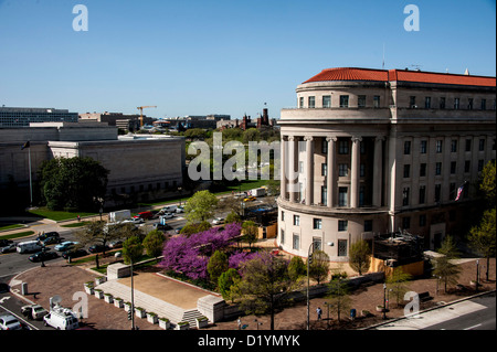 Blick vom Balkon auf das Gebäude, Newseum in Washington DC zeigt 600 Pennsylvania Avenue der Federal Trade Commission Stockfoto
