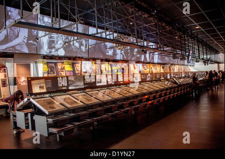 Interieur aus dem Medienmuseum The Newseum in Washington DC USA Stockfoto