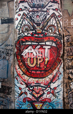 Teile der Berliner Mauer auf dem Medienmuseum The Newseum in Washington DC USA Stockfoto