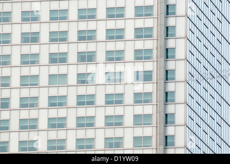 Detail der Wolkenkratzer Windows in Warschau, Polen. Stockfoto