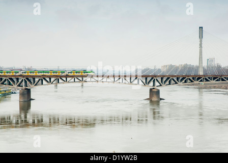 Fusse Brücke über den Fluss virtueller, Warschau, Polen. Stockfoto