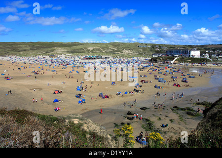 Blick auf den Surf-Strand, Perranporth Dorf; Cornwall Grafschaft; England; UK Stockfoto