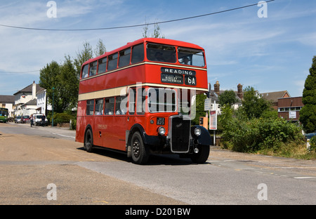 Eine erhaltene Thames Valley Bristol KSW6B beteiligt sich an der Alton Bus Rallye und laufenden Tag. Es ist an der Alton Station ankommen. Stockfoto