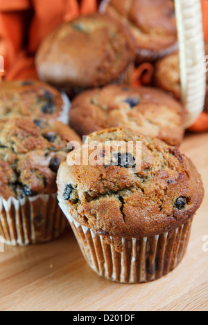 Frisch gebackene golden Blaubeer-muffins Stockfoto