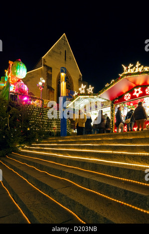 Weihnachtsmarkt mit Weihnachtsschmuck, Basel, Schweiz Stockfoto