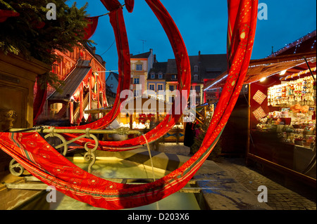 Weihnachtsmarkt und Altstadt, Mülhausen, Elsass, Frankreich Stockfoto