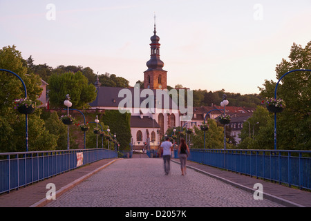 Blick auf die Schlosskirche und die alte Brücke in den Abend, Saarbrücken, Saarland, Deutschland, Europa Stockfoto