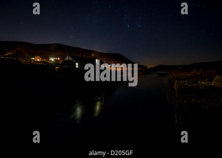 Mittwoch, 9. Januar 2013. Nachthimmel über dem Fluß Ystwyth und Pen Dinas Eisenzeit Burgberg, Aberystwyth Wales UK. Wolkenloser Himmel führen Temperaturen im Vereinigten Königreich nach Wochen der milden Regenwetter. Bildnachweis: Keith Morris/Alamy Live-Nachrichten Stockfoto