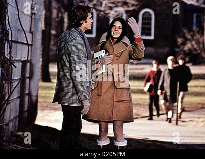 Liebe Geschichte Liebe Geschichte Ryan O'Neal, Ali MacGraw Als Sich der Junge Website Oliver Barrett (Ryan O'Neal) Im Radcliffe College Stockfoto
