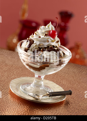 Hot Fudge Eisbecher Stockfoto