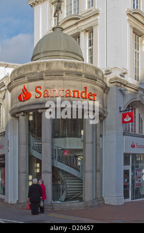 Santander Bank im weit Tor Haupteinkaufsstraße Sheffield England UK Stockfoto