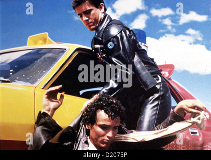 Mad Max Mad Max Mel Gibson (Stech). Mad Max (Mel Gibson) Kennt Keine Gnade... Lokalen Caption *** 1980-- Stockfoto