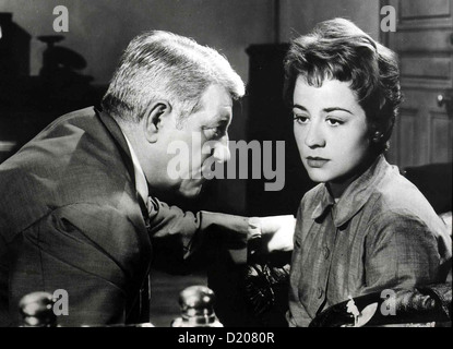 Kommissar Maigret Stellt Eine Falle Maigret sind in der Regel Un Piege Jean Gabin, Annie Giradot Kommissar Maigret (Jean Gabin) ist auf Stockfoto