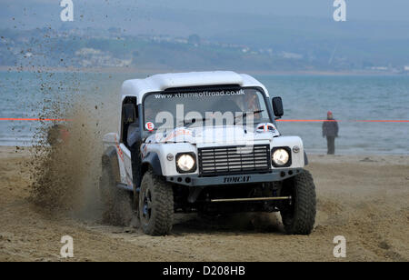 Extremen off-Road racing Presse und Medien Tag bei Weymouth, Dorset, Großbritannien. Der Strand wird für zwei Tage im Februar übernommen und als eine Rennstrecke, darunter viele Sprünge in den Sand gegraben. 9. Januar 2013 Bild von: DORSET MEDIENDIENST Stockfoto