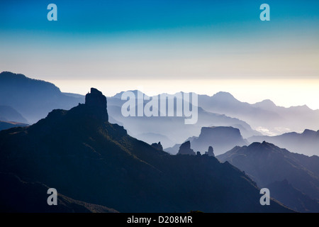 Blick vom Cruz de Tejeda auf Roque Bentayga, Gran Canaria, Kanarische Inseln, Spanien Stockfoto