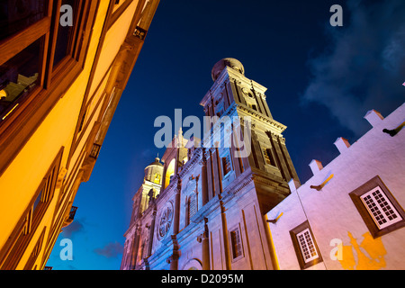 Die Kathedrale Santa Ana in der Altstadt am Abend, Vegueta, Las Palmas, Gran Canaria, Kanarische Inseln, Spanien, Europa Stockfoto