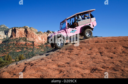 Pink Jeeptour untergeht steile Grade in Sedona, Arizona Stockfoto