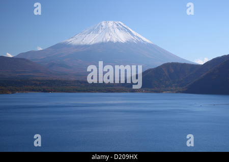 Mt. Fuji und Lake Motosu im Herbst, Yamanashi, Japan Stockfoto