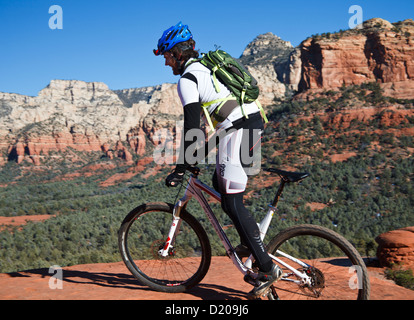 Mountainbiker erkundet Sedona Stockfoto