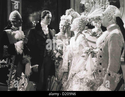 Marie Antoinette Marie Antoinette Tyrone Power, Norma Shearer In Einem Casino Lernt Marie Antoinette (Norma Shearer, 2vr) Höhle Stockfoto