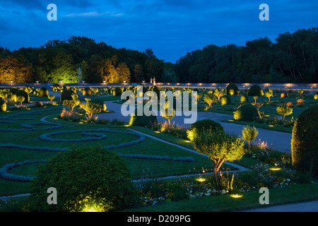 Beleuchteter Garten von Diane de Poitiers im Chateau de Chenonceau in das Tal der Loire, Frankreich Stockfoto