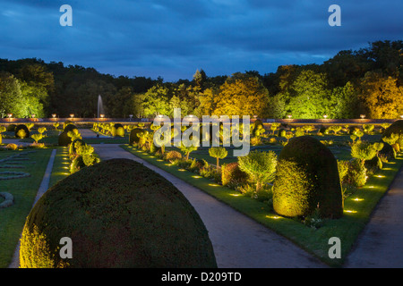 Beleuchteter Garten von Diane de Poitiers im Chateau de Chenonceau in das Tal der Loire, Frankreich Stockfoto