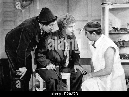 Ein Tag Beim Rennen Marx Brothers: Tag am Rennen Chico Marx, Harpo Marx, Groucho Marx Tony (Chico Marx, l) Und Stuffy (Harpo Stockfoto