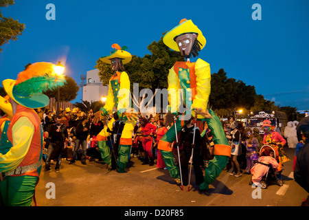 Karnevalszug am Abend Arrecife, Lanzarote, Kanarische Inseln, Spanien, Europa Stockfoto