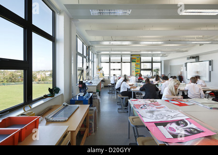 Alle Heiligen Akademie, Chelteham, Vereinigtes Königreich. Architekt: Nicholas Hare Architekten LLP, 2012. Kunst Raum Vista. Stockfoto