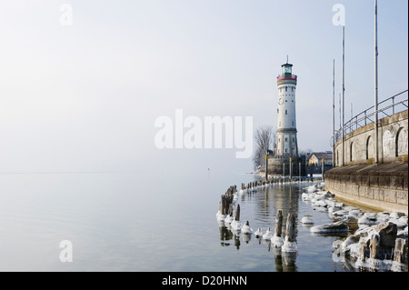 Hafeneinfahrt mit Leuchtturm, Lindau, Bodensee, Bayern, Deutschland Stockfoto