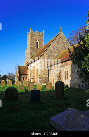 Eine Ansicht von die Kirche von St. Andrew Wickhampton, Norfolk, England, Vereinigtes Königreich. Stockfoto