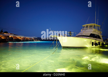 Yacht in der Nacht, Elounda, Agios Nikolaos, Kreta, Griechenland Stockfoto