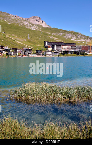 See und Dorf von Tignes le Lac, Gemeinde im Tarentaise-Tal, Departement Savoie in der Region Rhône-Alpes in Frankreich Stockfoto