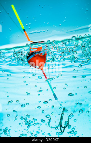 Angeln Schwimmer gegen den blauen Himmel Stockfoto