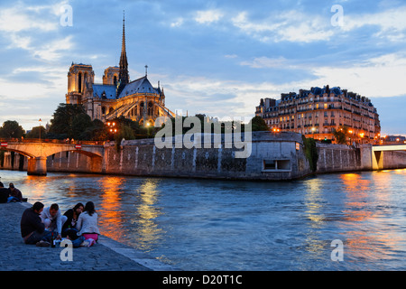 Ile De La Cite, Seine und Notre Dame in den Abend, Paris, Frankreich, Europa Stockfoto