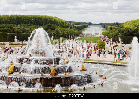 Latona-Brunnen in den Gärten von Versailles, Ile-de-France, Frankreich Stockfoto