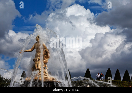 Latona-Brunnen in den Gärten von Versailles, Ile-de-France, Frankreich Stockfoto