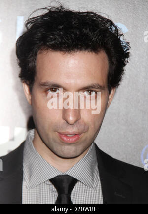 9. Januar 2013 - New York, New York, US - Schauspieler ALEX KARPOVSKY besucht die New Yorker Premiere von der HBO-Fernsehserie "Girls" Staffel 2 an NYU Skirball Center statt. (Bild Kredit: Nancy Kaszerman/ZUMAPRESS.com ©) Stockfoto