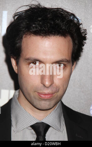 9. Januar 2013 - New York, New York, US - Schauspieler ALEX KARPOVSKY besucht die New Yorker Premiere von der HBO-Fernsehserie "Girls" Staffel 2 an NYU Skirball Center statt. (Bild Kredit: Nancy Kaszerman/ZUMAPRESS.com ©) Stockfoto