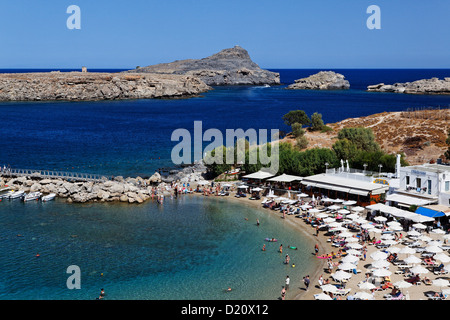 Pallas-Strand in der Sonne, Lindos, Rhodos, Dodekanes, Griechenland, Europa Stockfoto