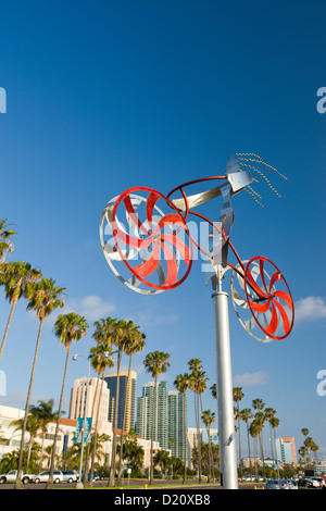 MEIN BIKE-SKULPTUR VON AMOS ROBINSON EMBARCADERO SKYLINE VON DOWNTOWN SAN DIEGO KALIFORNIEN USA Stockfoto