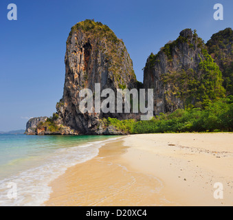 Felsen der Phra Nang Beach, Ao Nang, Krabi, Thailand Stockfoto