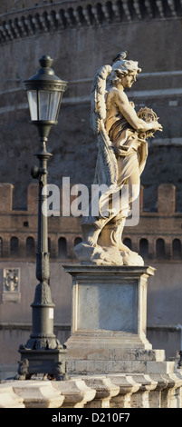 Statuen am Ponte Sant ' Angelo, Brücke des Hadrian, Rom, Latium, Italien Stockfoto