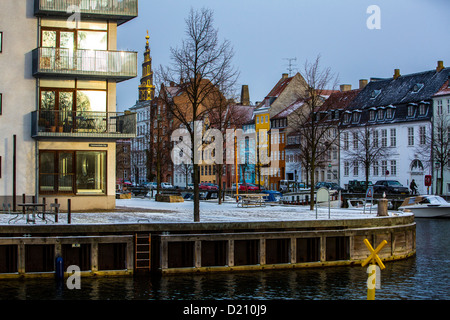 Christianshavn, eine Altstadt Hafen, jetzt mit vielen Menschen, die hier leben, im modernisierten Häusern, umgeben von Kanälen. Copenhagen Stockfoto