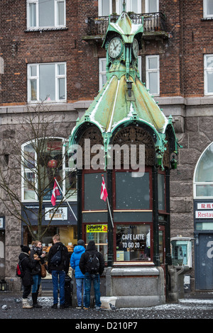 Christianshavn, eine Altstadt Hafen, jetzt mit vielen Menschen, die hier leben, im modernisierten Häusern, umgeben von Kanälen. Copenhagen Stockfoto