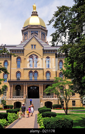 USA Indiana Südschlaufe University of Notre Dame Hauptgebäude goldene Kuppel Stockfoto