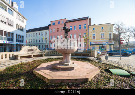 Statue und Plaza in Fuerstenwalde / Spree, Brandenburg, Deutschland Stockfoto