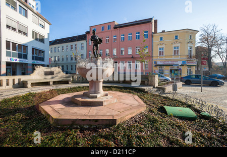 Statue und Plaza in Fuerstenwalde / Spree, Brandenburg, Deutschland Stockfoto